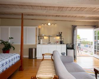 #A Ocean Beach View Studio Penthouse with Hot Tub & Eco Garden - Los Angeles - Living room