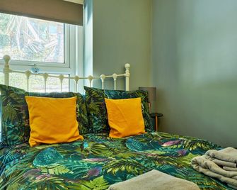 Finest Retreats - Peak View - Matlock - Bedroom