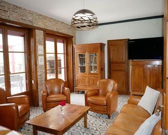 Maison Familiale Piscine Privee Chateaux - Dhuizon - Sala de estar