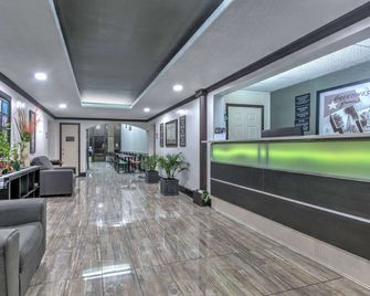 Super 8 by Wyndham Grand Prairie North - Grand Prairie - Lobby