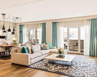 Alanda Marbella Hotel - Marbella - Living room