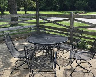 5 Bedroom Bed and Breakfast on the Choptank River - Trappe - Patio
