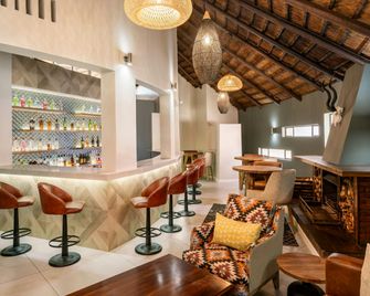 Protea Hotel by Marriott Oudtshoorn Riempie Estate - Oudtshoorn - Bar