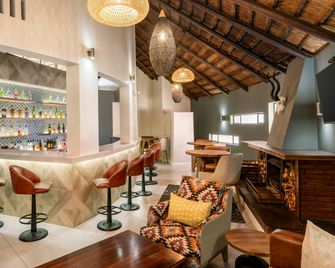 Protea Hotel by Marriott Oudtshoorn Riempie Estate - Oudtshoorn - Bar