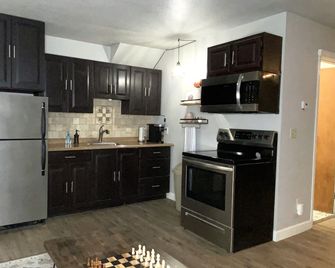 Abby's-Dedicated, Clean, Comfortable, Near U-Med - אנקוראג' - מטבח