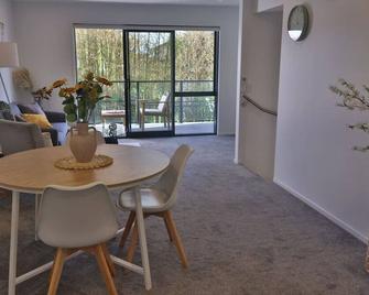 Cosy 2BR House in Carrington Rd. - Auckland - Comedor