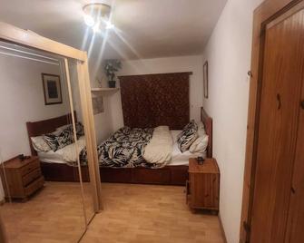 Gold Lodge - London - Bedroom