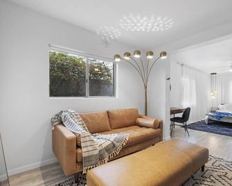 Mid Century Stunner by Homeslice Stays - Phoenix