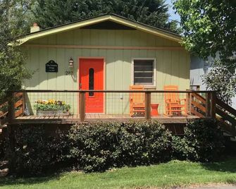 The Lemon Drop. A Pup’s Dream Vacay! - Mars Hill - Building