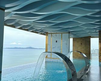Copacabana Jomtien: Your Coastal Oasis in 49th floor with private pool - Pattaya