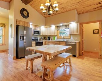 Pikes Peak Ranch - Angler's Cove Cabin - Woodland Park - Cocina