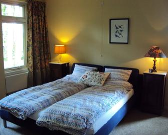 Romantic, quiet large apartment in the forest with great views - Holten - Schlafzimmer