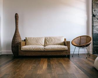 Azores Youth Hostels - Pico - Sao Roque do Pico - Wohnzimmer