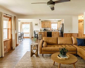 Valley View Retreat| Close to Downtown| Sleeps 7 - Shippensburg - Sala de estar