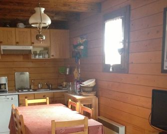 Individual chalet Eyne Ski resort 4 to 8 people - 에느 - 주방