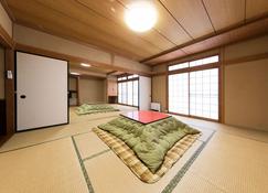 Uenohara Lodge Yamanoie - Minakami - Wohnzimmer