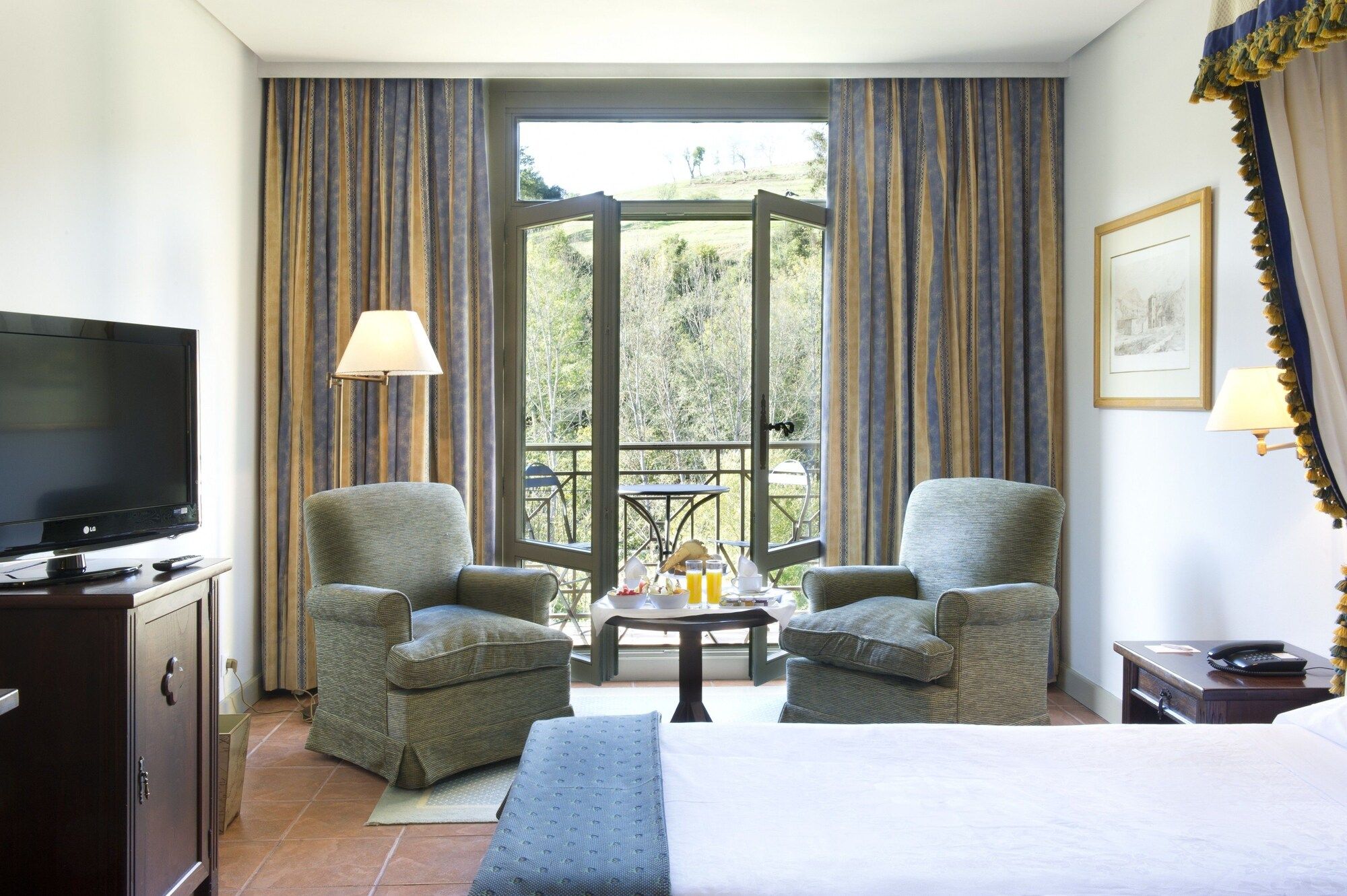 Parador de Cangas de Onis - קאנגאס דה אוניס - סלון