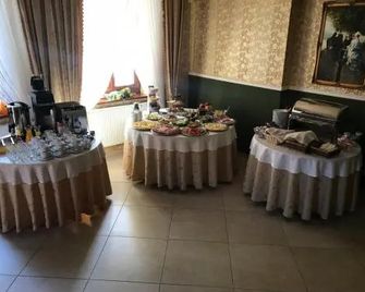 Hotel Restauracja Willa Radwan - Aleksandrów Kujawski - Buffet