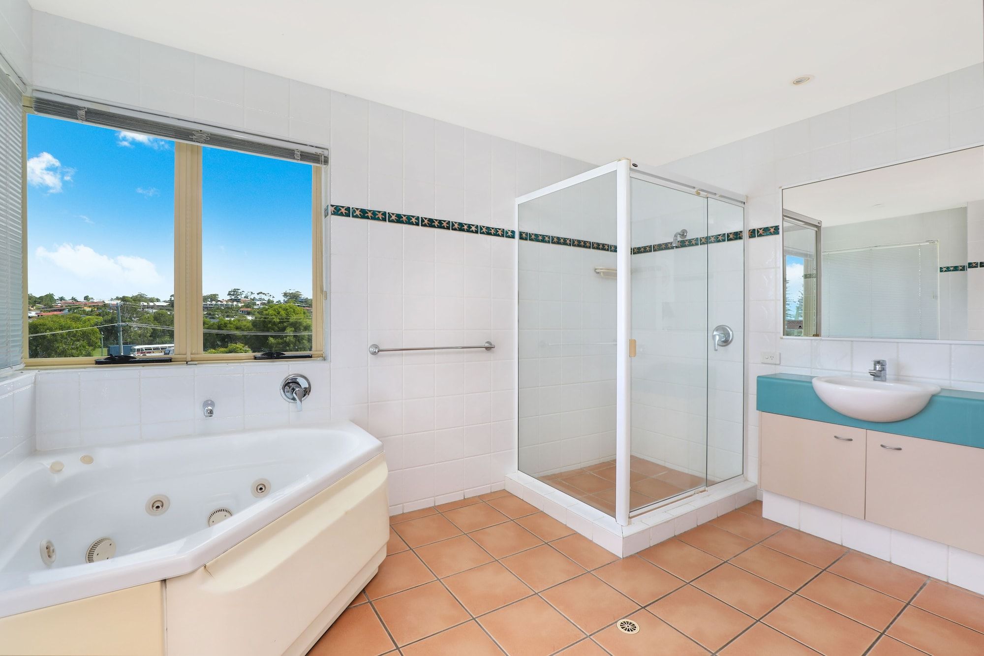 Alex Seaside Resort - Alexandra Headland - Bathroom