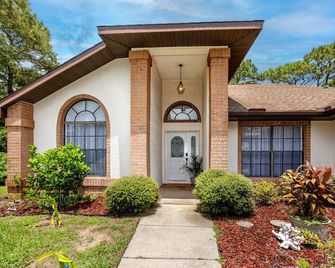 Weeki Wachee House - Charming Home with Heated Pool, A Nature Lover's Paradise! - Spring Hill - Building