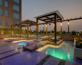 Courtyard by Marriott Surat - Surat - Pool