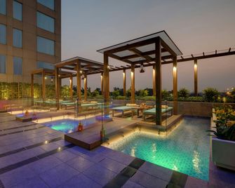 Courtyard by Marriott Surat - Surat - Pool