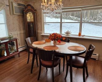 Guest House Catskill Mountains Private Backyard Fire Pit Bbq Grill Ski Golf Hike - Greenville (Greene County) - Comedor