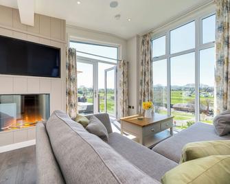 Cofton Holidays - Dawlish - Living room