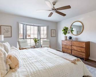 Relaxing 3br Stay - Bbq, Games & Comfort! - Corsicana - Bedroom