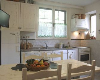 Peonia 6 pax - Two Bedroom Apartment, Sleeps 6 - Sassetta - Кухня