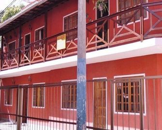 Kit Located in the center of Arraial do Cabo Aptos for 6 adults. - Arraial do Cabo - Building