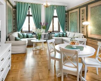 P&J Apartments - Cracovia - Sala de estar