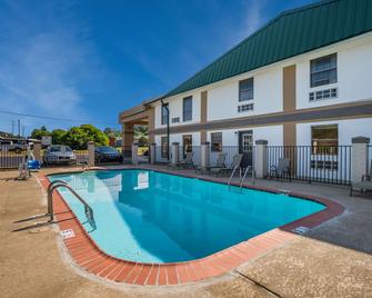 Quality Inn - Brownsville - Басейн