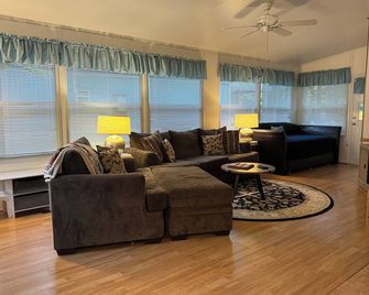 Cheerful cottage with All inclusive family fun - Casco - Sala de estar