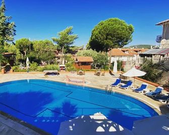 Boncuklu Otel - Ölüdeniz - Piscina