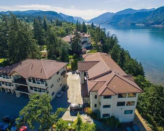 Luxurious Condominium 1 - 3 bedrooms available - Hood River - Building