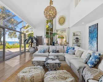 Barellen Beach House - Luxe Beach Front, Oceanview - Arrawarra - Sala de estar