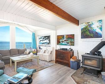 Driftwood Harbour, Quadra Island - Heriot Bay - Living room