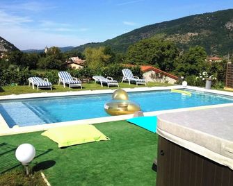 Villa raffinée à Foix avec piscine privée et jacuzzi - Foix - Piscine