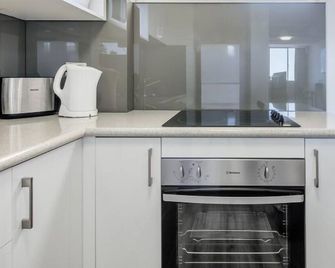 Celina's Ocean View Studio - Fremantle - Kitchen