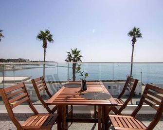 Phaedrus Living Seaview Modern Flat Ligh - Pafos - Balcón