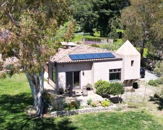 Guesthouse in very private location in Malibu with ocean views! - Malibu - Building