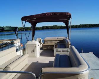 Seven Bedroom Home On Turtle Lake, Sleeps Up To 20 People - Deerwood
