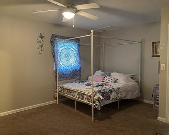 Private Oasis(Entire Home) - Gastonia - Bedroom