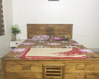 A Luxury And Budget Traditional Villa Home Stay - Angamāli - Bedroom