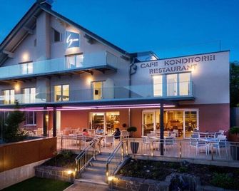 Hotel Restaurant Sailer - Seewalchen - Building