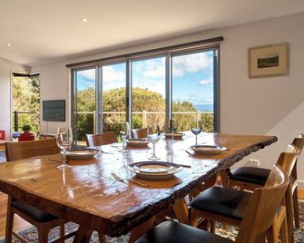 Sandpipers Retreat - Coles Bay - Dining room