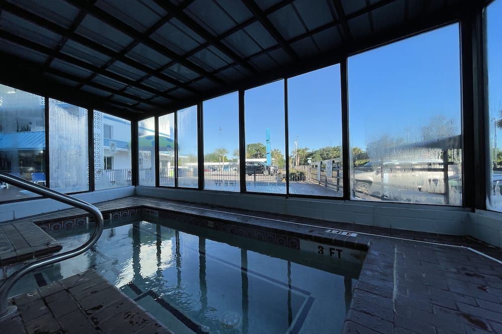 بولينيزيان بيتش آند جولف ريزورت