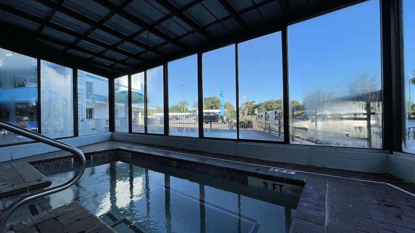 Polynesian Oceanfront Hotel