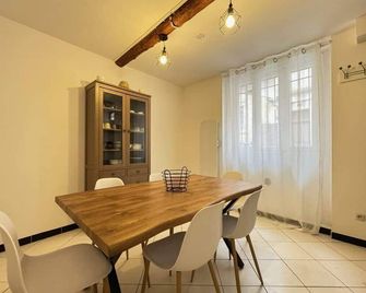 Chambre Neuf Ecluses 2e etage - Béziers - Dining room